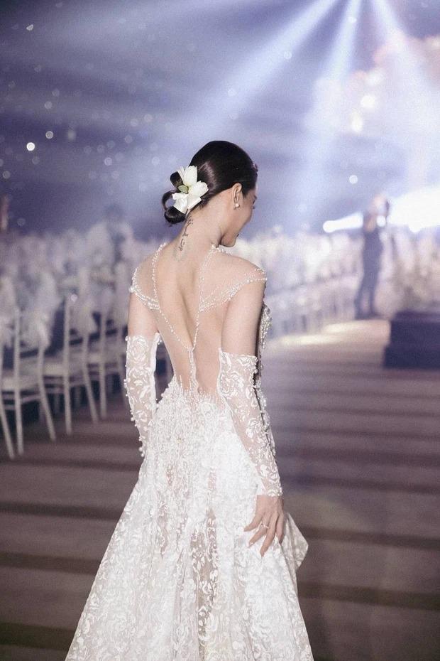 Fascinated by a bold wedding dress, Phuong Trinh Jolie revealed a sensitive area with poor charm-2