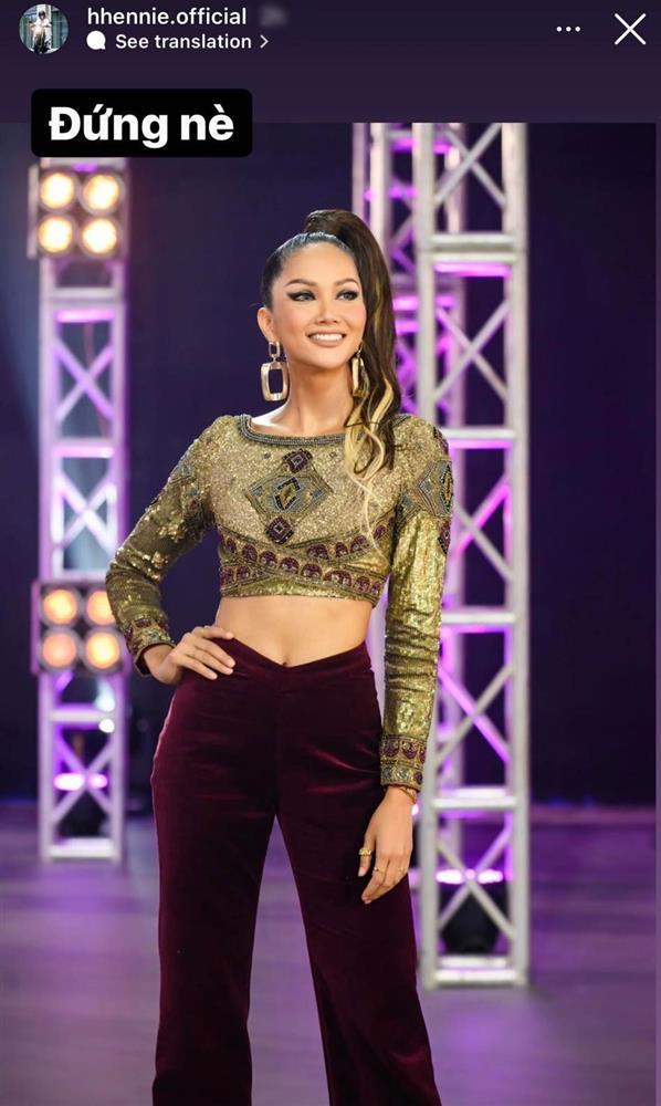 HHen Niê xổ mỡ, đầu hói cả mảng khi diện lại đồ Miss Universe 2018-5