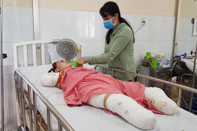 Người phụ nữ mất cả tứ chi vì điện giật khi dùng cây sắt hái xoài cho con-2