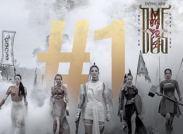 Hình xăm trên lưng Đông Nhi có đang xuyên tạc lịch sử?-2