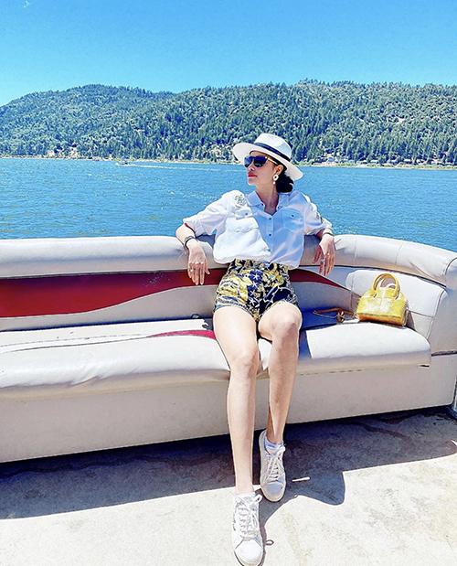 Học Minh Hằng, Lan Khuê mặc quần short vải ngắm mãi không chán-8