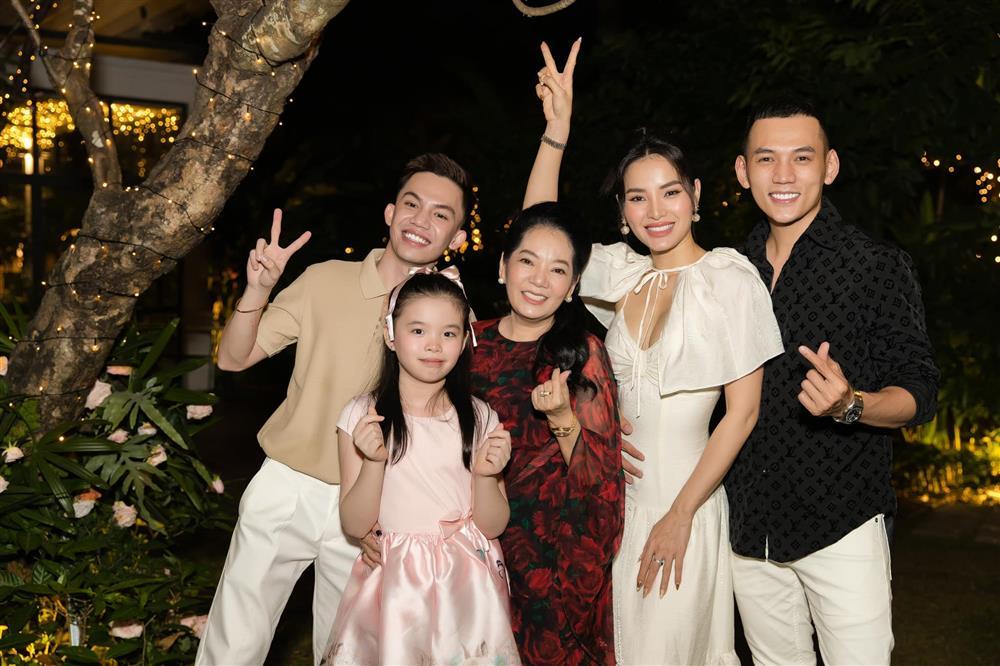 Mẹ chồng Phương Trinh Jolie đối xử ra sao với con riêng nàng dâu?-7