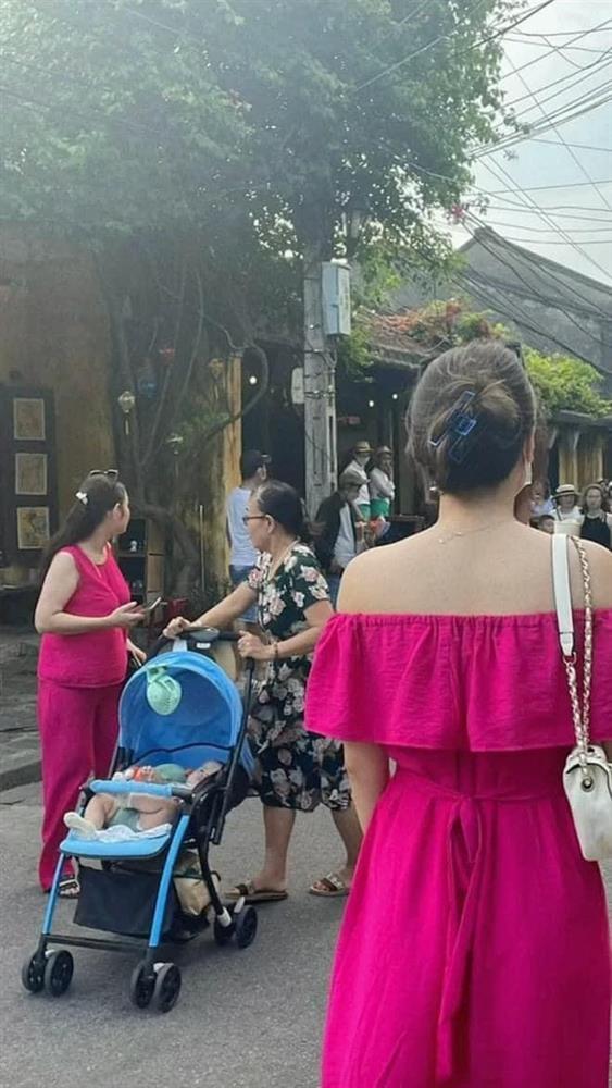 Mặc váy hồng để nổi nhất Hội An, ai ngờ tá hỏa cả binh đoàn chóe lóe-1