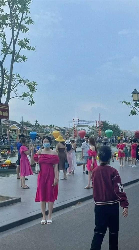Mặc váy hồng để nổi nhất Hội An, ai ngờ tá hỏa cả binh đoàn chóe lóe-7