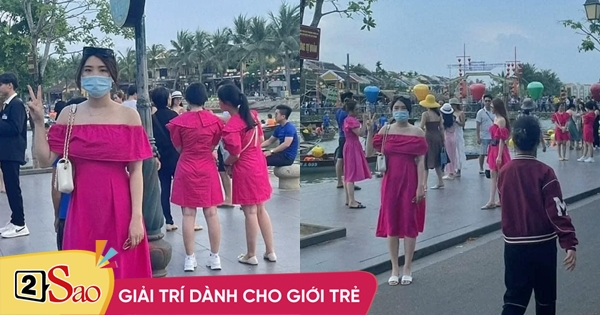 I thought he was wearing the most popular pink dress in Hoi An, but when he got there, he saw the whole army in pink