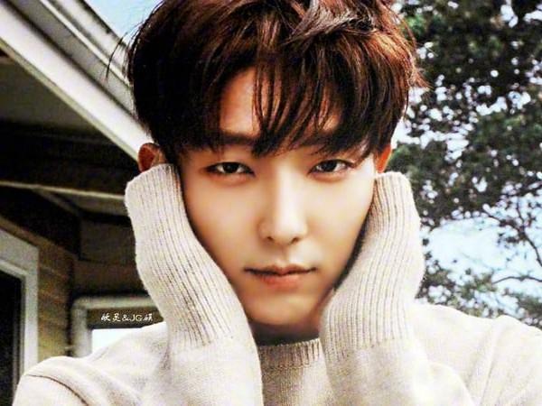 Mỹ nam Lee Jun Ki phải xin lỗi vì đóng giả độc thân trong khi đã có bạn gái-1