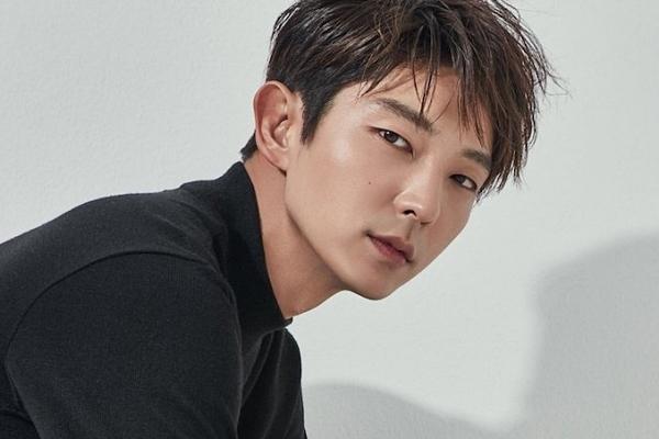 Lee Jun Ki has to apologize for pretending to be single while having a girlfriend