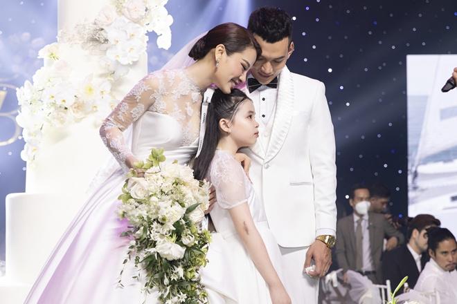 Con lớn 9 tuổi, Phương Trinh Jolie lấy lại body nuột không ai hay-1