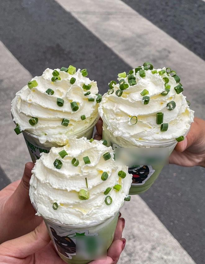 Dân mạng chê bai món trà sữa hành lá xay kem cheese mới ra mắt-3