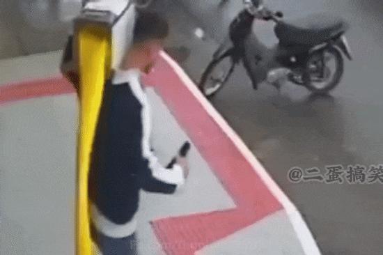 Cười rớt hàm loạt tình huống 'ối zồi ôi' có mà tránh vào mắt