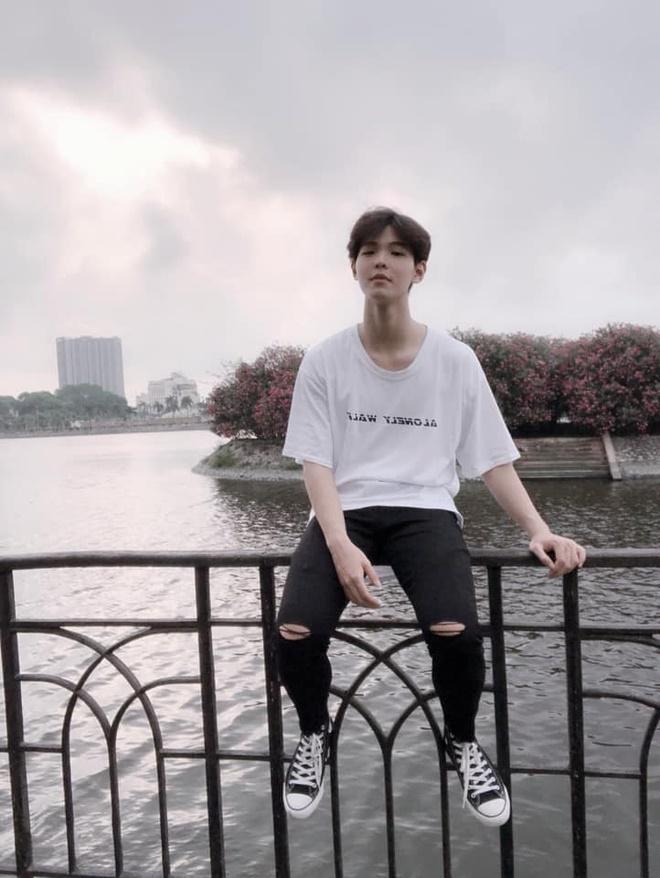 Hội mê trai gọi tên hot boy nhảy cầu SN 2000 trước thềm SEA Games-3