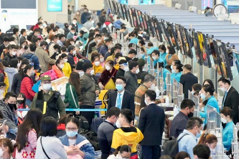 Cảnh báo nguy cơ mua phải vé giả, quá tải ở sân bay dịp 30/4-1/5-1