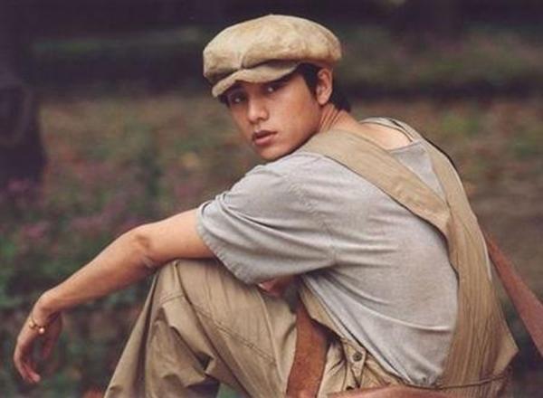 Visual trẻ hú hồn, tài tử U50 bị nhầm là người yêu của... con trai-1