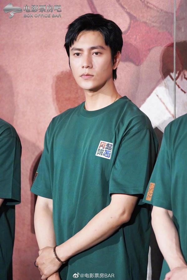 Visual trẻ hú hồn, tài tử U50 bị nhầm là người yêu của... con trai-3