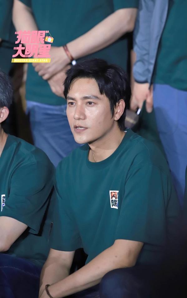 Visual trẻ hú hồn, tài tử U50 bị nhầm là người yêu của... con trai-4