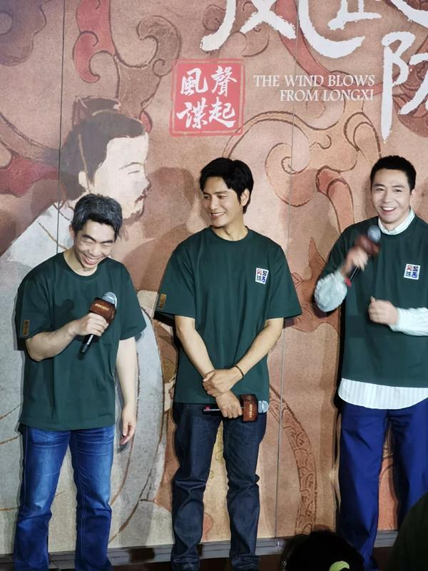 Visual trẻ hú hồn, tài tử U50 bị nhầm là người yêu của... con trai-6