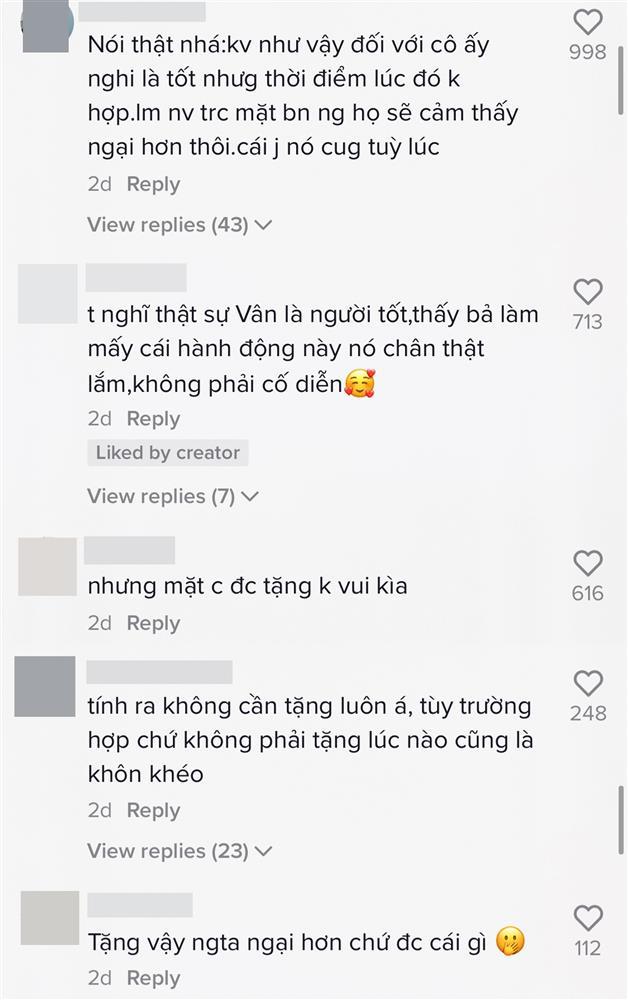 Khánh Vân nhường hoa cho nhà thiết kế: Tinh tế hay kém duyên?-3