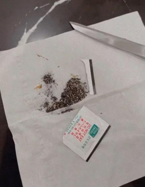 MC nổi tiếng Vbiz cầu cứu dân mạng khi ăn nhầm gói hút ẩm-1