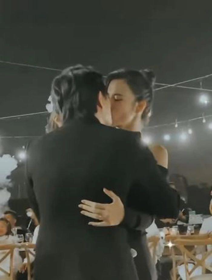 Vợ chồng Đông Nhi cẩu lương ngay trong đám cưới người ta-3