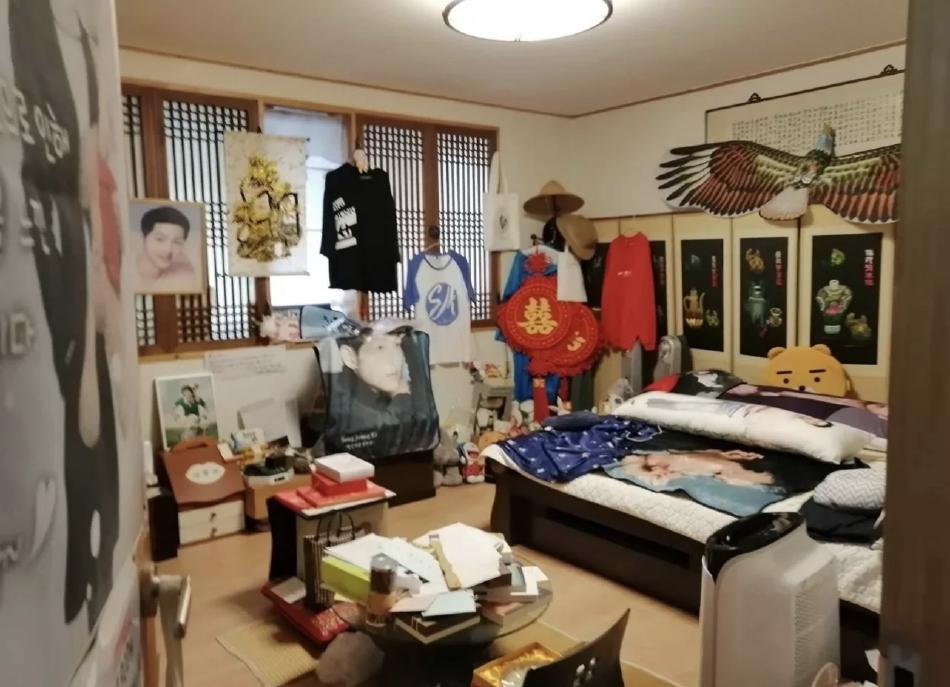 Gia đình Song Joong Ki giữ ảnh dâu cũ Song Hye Kyo trong nhà-3