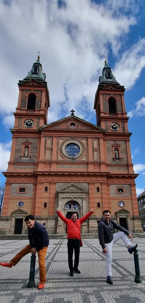 Sao Việt hôm nay 27/4: Quán quân Phạm Kiên khéo nịnh Hương Giang-13