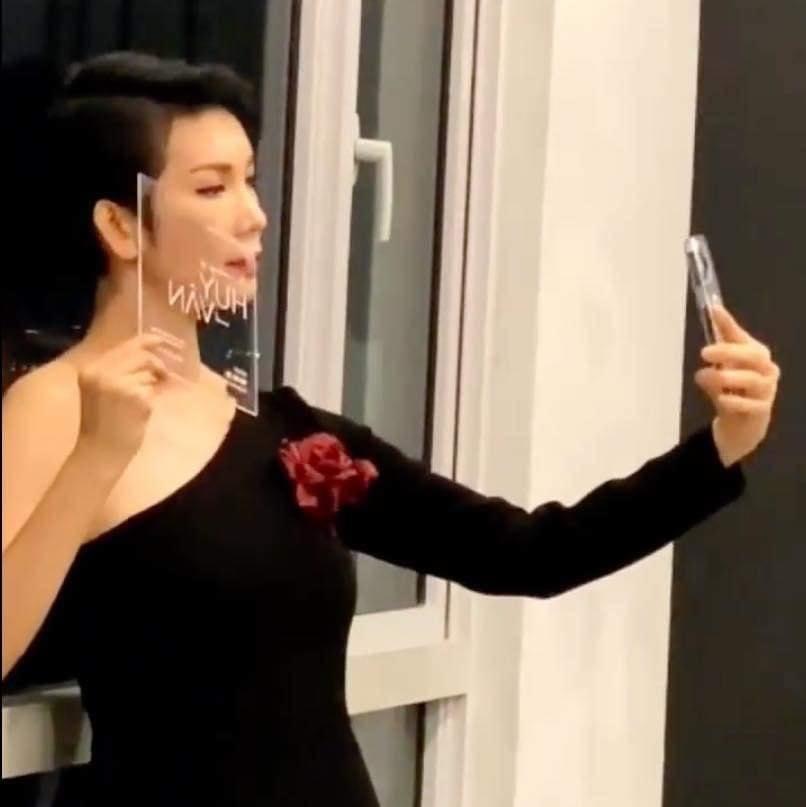 Xuân Lan bị bóc ảnh sống ảo với thiệp cưới Ngô Thanh Vân-1