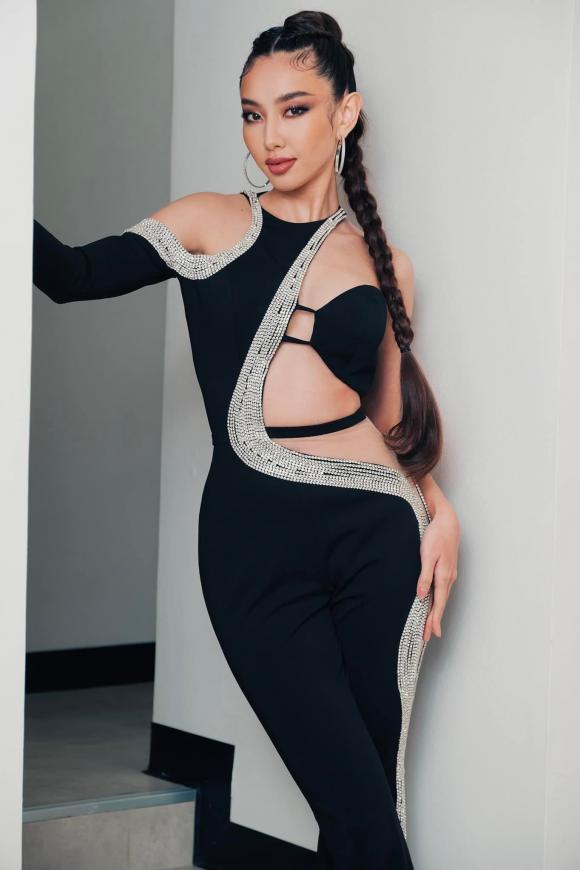 Về lại Thái Lan, Thuỳ Tiên khoe sắc trong bộ trang phục cực táo bạo-4