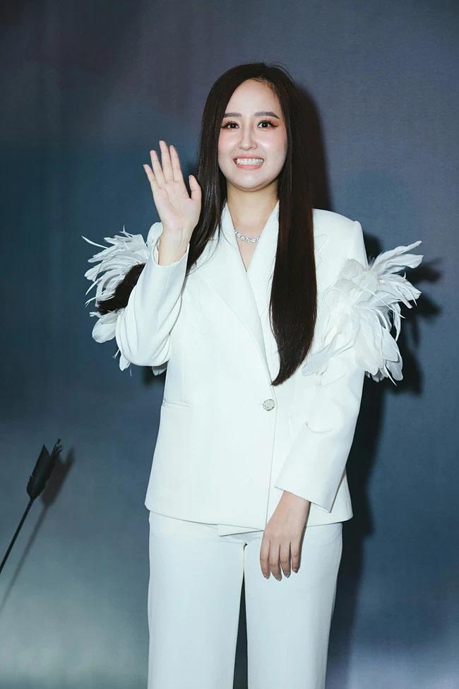 Đỗ Mỹ Linh phá dresscode Noo Phước Thịnh, ảnh cam thường ra sao?-8