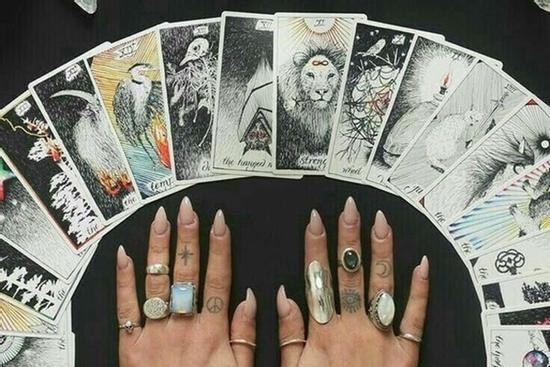 Bói bài Tarot thứ 6 ngày 29/4/2022: Ám ảnh tiền bạc