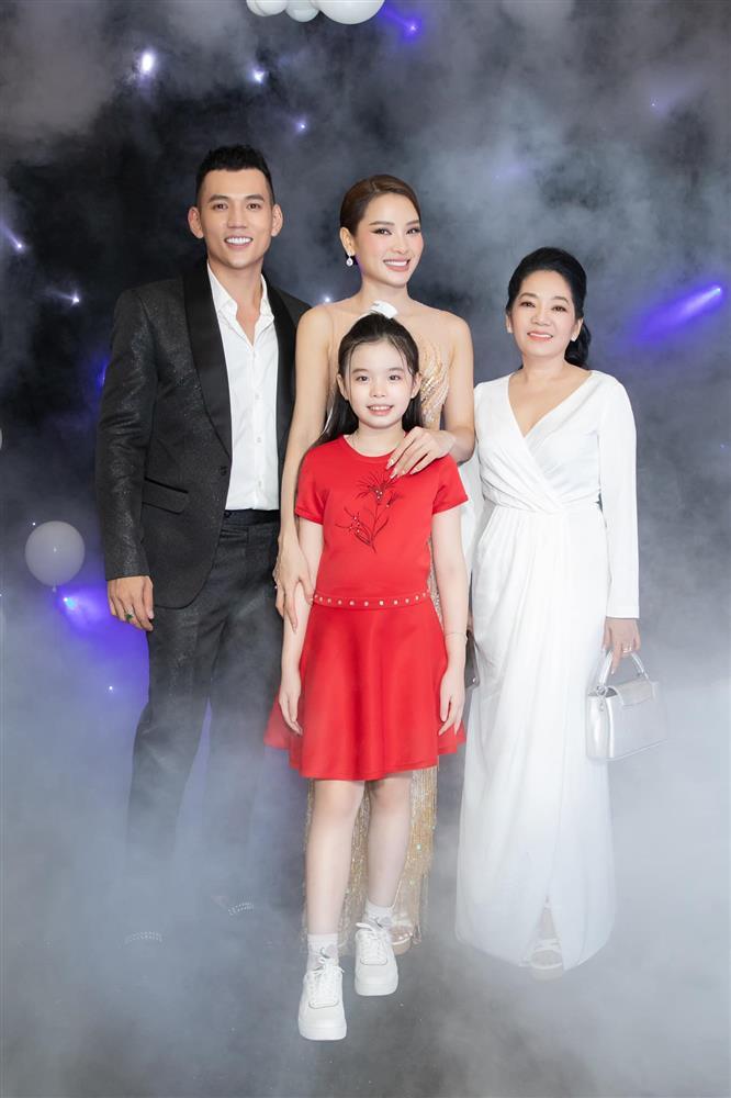 Sao Việt hôm nay 28/4: Bạn gái Huỳnh Anh hé lộ đại gia chống lưng-9