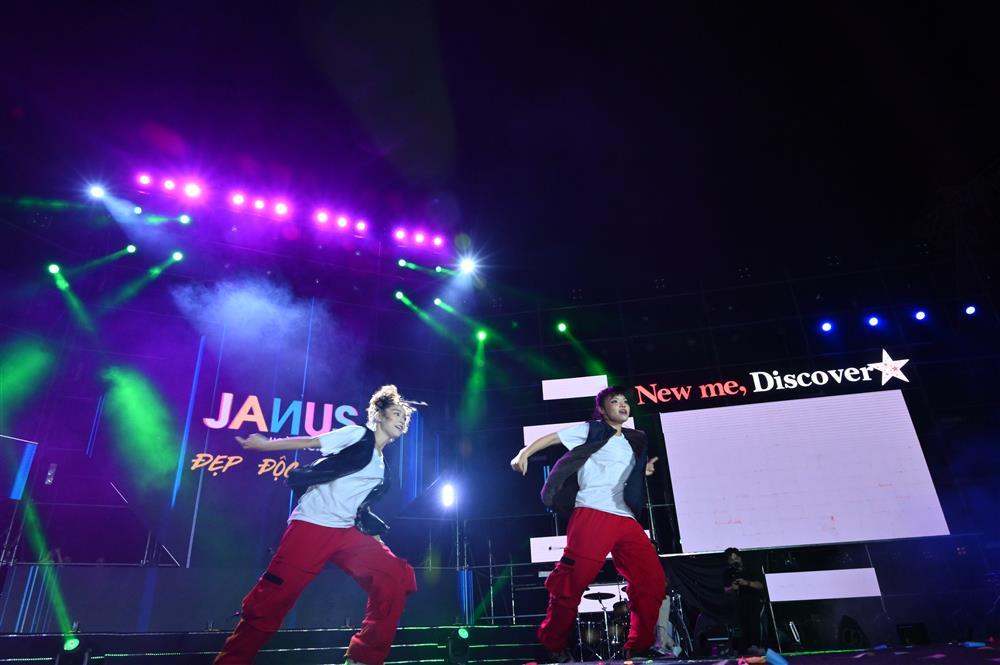 BinZ, Hoang Dung and DJ Plastik Funk 'ignited' the Janus Campus Tour-9 concert
