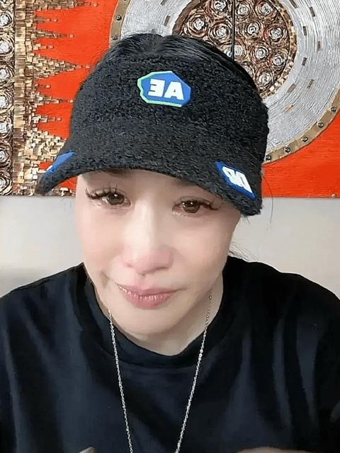 Mỹ nhân gốc Việt Chung Lệ Đề khóc nức nở vì áp lực hôn nhân-1