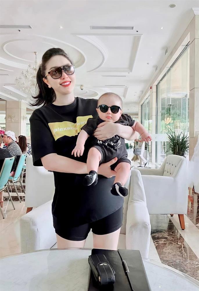 Bảo Thy trốn con diện đồ tắm cực bốc, bộ loa bỉm sữa chiếm sóng-1