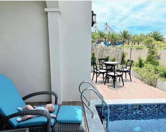 Bảo Thy trốn con diện đồ tắm cực bốc, bộ loa bỉm sữa chiếm sóng-7