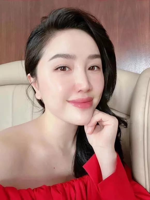 Bảo Thy trốn con diện đồ tắm cực bốc, bộ loa bỉm sữa chiếm sóng-9