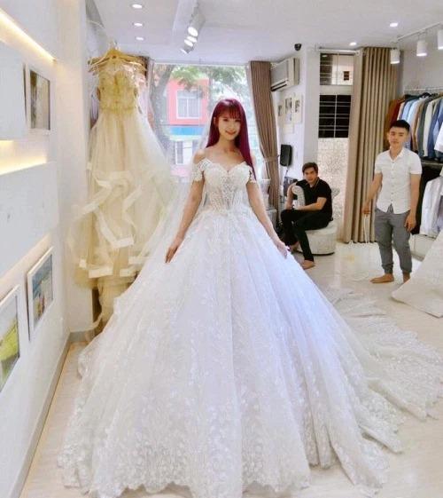 Hot không kém ảnh cưới là khoảnh khắc thử váy của sao Việt-14