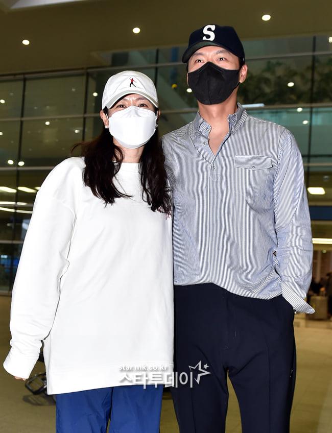 Hyun Bin - Son Ye Jin ôm nhau cực tình ngày về Hàn Quốc-4