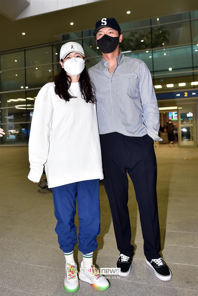 Hyun Bin - Son Ye Jin ôm nhau cực tình ngày về Hàn Quốc-5