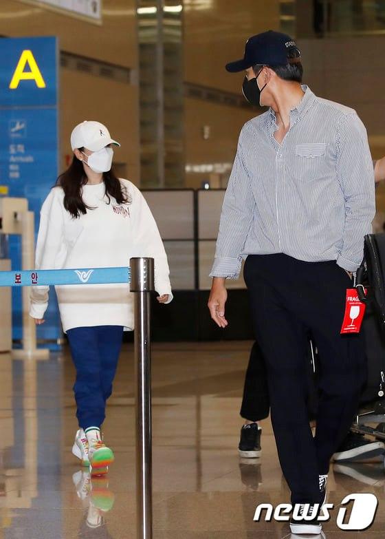 Hyun Bin - Son Ye Jin ôm nhau cực tình ngày về Hàn Quốc-6