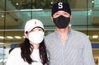 Hyun Bin - Son Ye Jin ôm nhau cực tình ngày về Hàn Quốc
