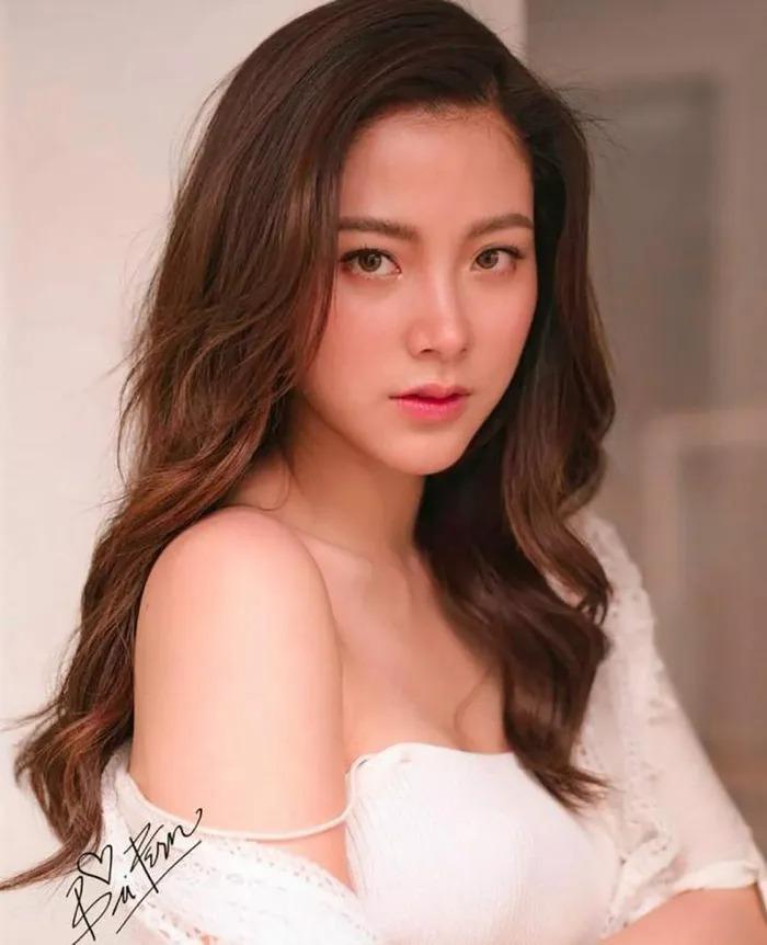 Thùy Tiên chạm mặt Baifern, có đẹp bằng mỹ nhân Chiếc Lá Cuốn Bay?-10