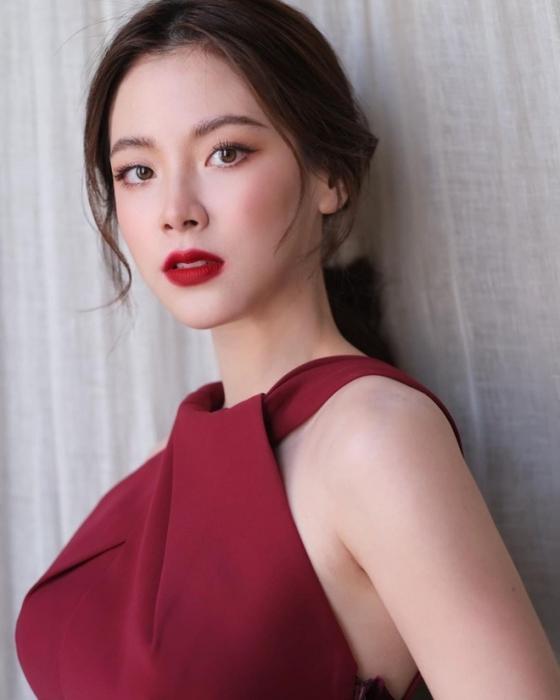 Thùy Tiên chạm mặt Baifern, có đẹp bằng mỹ nhân Chiếc Lá Cuốn Bay?-11