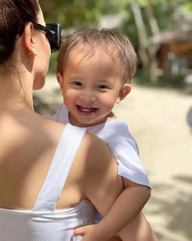 Hồ Ngọc Hà thấy có lỗi với con gái Lisa, chuyện gì đây?-6