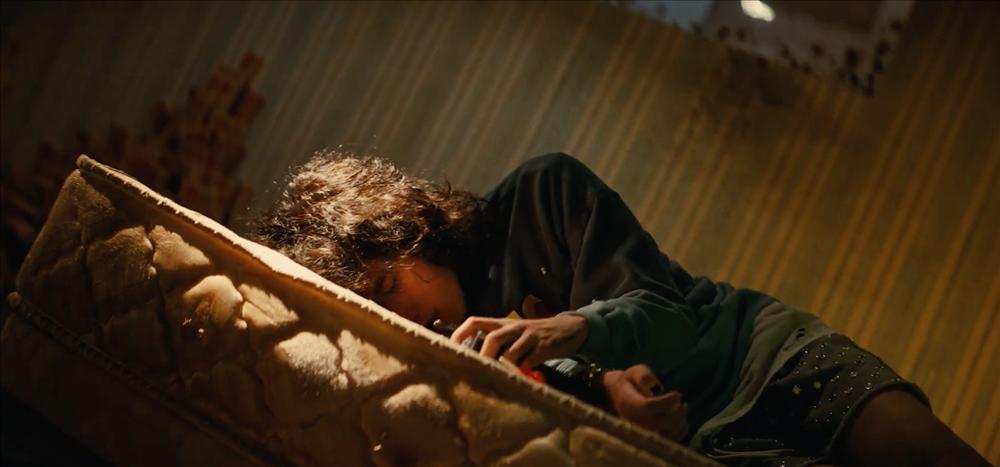 MV có cảnh nhảy lầu tự tử, Sơn Tùng muốn truyền tải thông điệp gì đây?-3