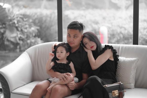 Vân Navy lâu lắm mới đăng ảnh gia đình, con gái chiếm spotlight-3