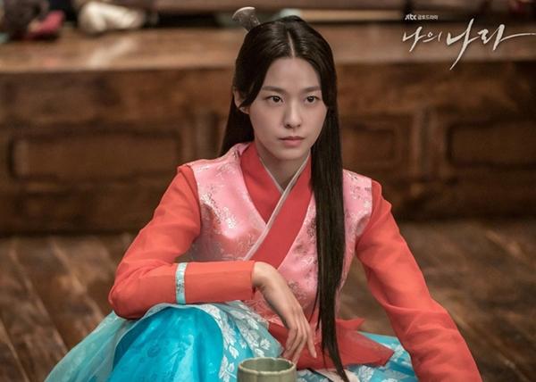 Nữ idol cứ đóng phim là bị dìm, đời thực đẹp chuẩn nữ thần luôn!-5