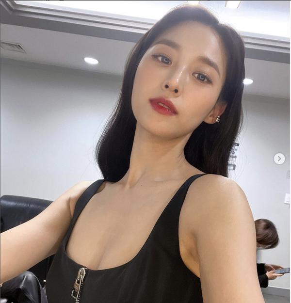 Nữ idol cứ đóng phim là bị dìm, đời thực đẹp chuẩn nữ thần luôn!-8