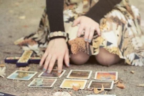 Bói bài Tarot thứ 7 ngày 30/4/2022: Tiệc tùng nghỉ lễ khéo ôm bệnh