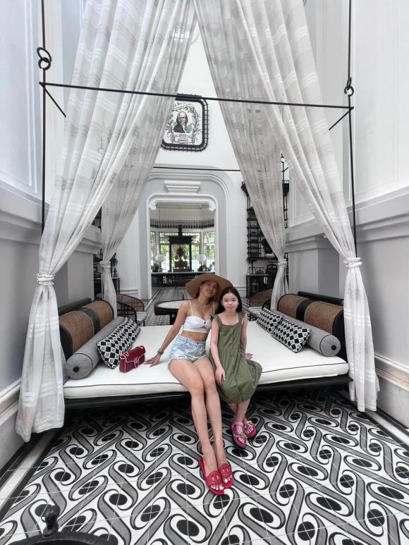 Con gái 9 tuổi Phương Trinh Jolie: Yoga cực dẻo, thừa hưởng gen mẹ-4