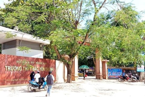 Thầy giáo Nghệ An tát học sinh thủng màng nhĩ vì dùng điện thoại?